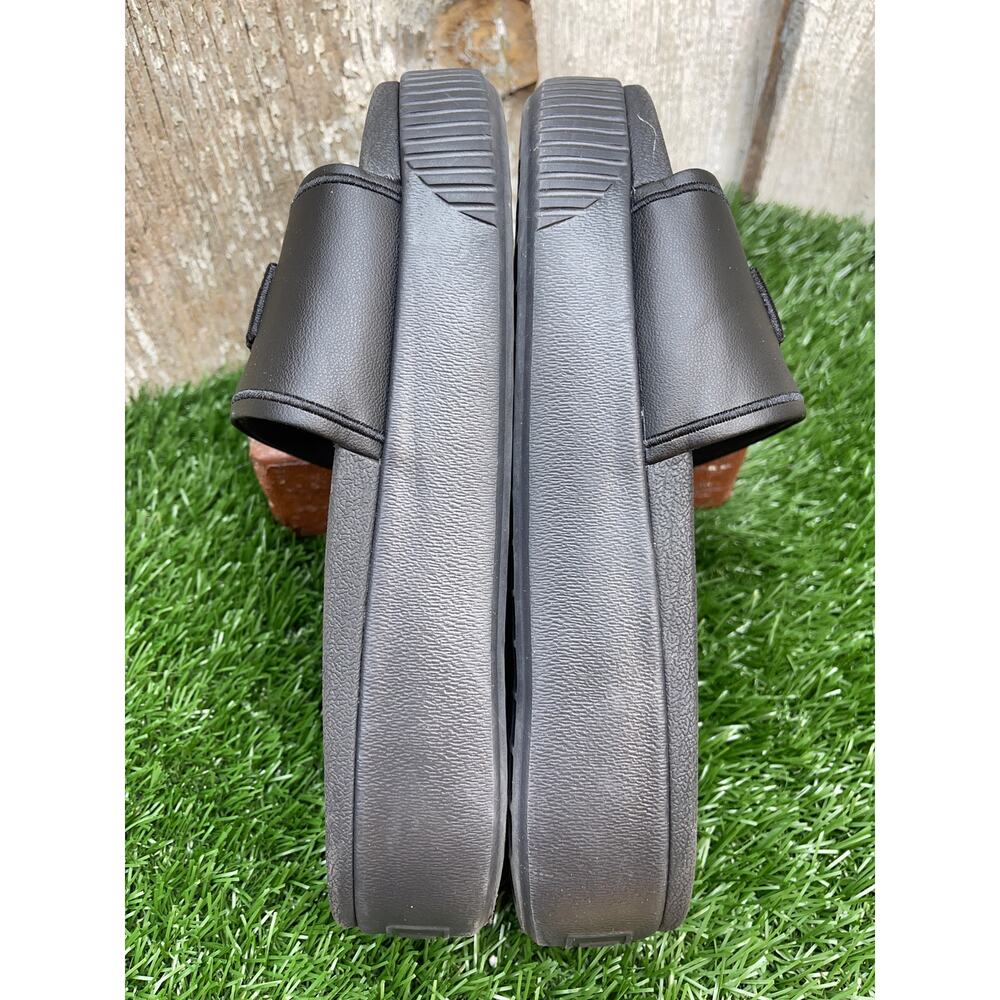 PLATFORM PUMA SLIDES PRICE FIRM! GREAT CONDITION